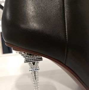 Meet your Posher, Ela